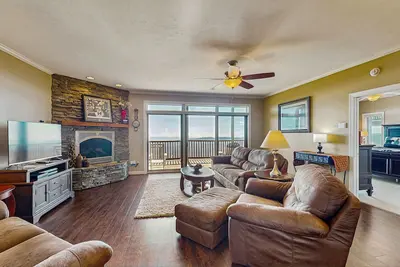 Image de Condo de luxe au sommet d'une montagne à distance de marche des pistes et d'une cuisine gastronomique