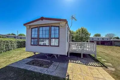 Image de Caravane de luxe 6 couchages à louer sur le parc de vacances Cerisier à Norfolk réf 70801