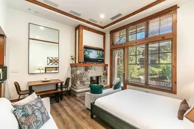 Image de Studio de luxe près du lac Tahoe à partir de 189 $ / nt