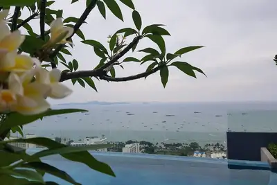 Image de Luxe 1br 25ème étage avec piscine à débordement Pattaya Downtown