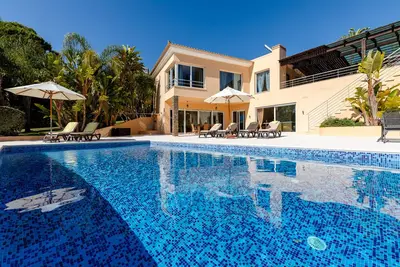 Image de Villa exclusive près de la plage à Carvoeiro 3chambres+pièces piscine privée