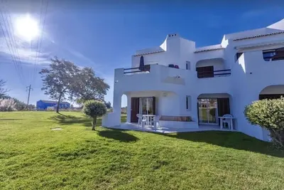 Image de 3 Chambres \/ 2 Bains Rez-de-chaussée Piscine -Wifi gratuit + Uk tv Clube Albufeira
