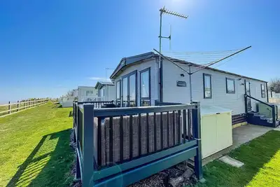 Image de Caravane Platinum avec un parc de vacances Full Sea View Broadland Sands ref 20285