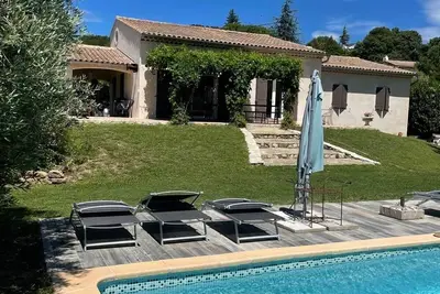Image de Piscine chauffée offre dernière semaine disponible Gîte Près Lourmarin /Luberon