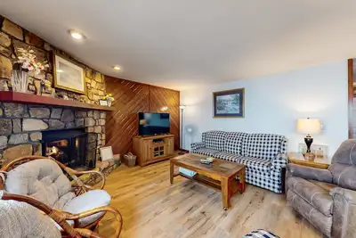 Image de Condo avec vue sur la vallée avec grande cuisine, bain à remous et patio arrière privé