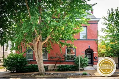 Image de Maison familiale soulard polie et luxueuse sur 4 étages