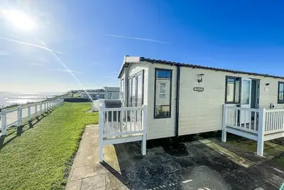Image de Pavillon de luxe acceptant les chiens, surplombant la plage de Hopton à Hopton, sur la mer réf 80041s