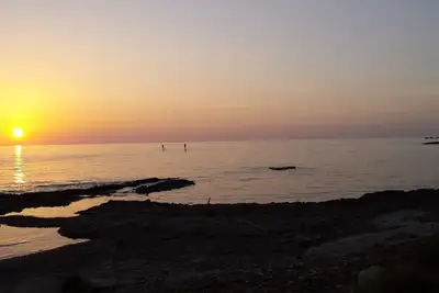 Image de studio récent avec jardin 5 minutes des plages