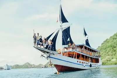 Image de Phinisi traditionnel moyen