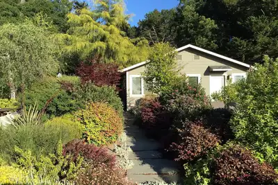 Image de Studio Jardin Privé w / Espace Bureau Séparé, Vues sur la Baie Gorgeous, Oakland Hills