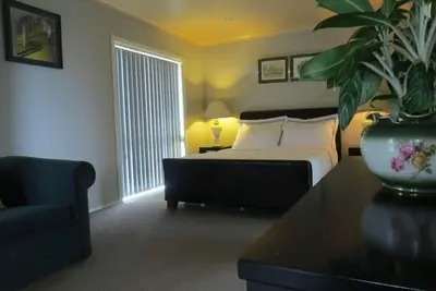 Image de Ce magnifique chalet vous accueille avec des br