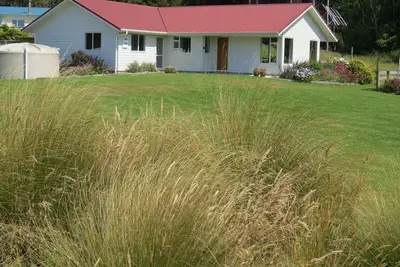 Image de Waikawa House, belle maison moderne dans un cadre calme