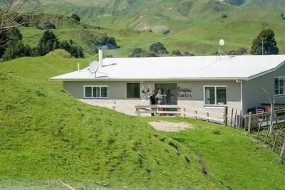 Image de Mahaanui Quarters: Ferme de la côte est de la côte.