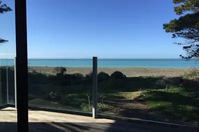 Image de Amberley Beach Front House