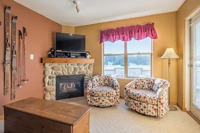 Image de Unité de 2 chambres avec accès skis aux pieds - Animaux acceptés aussi!