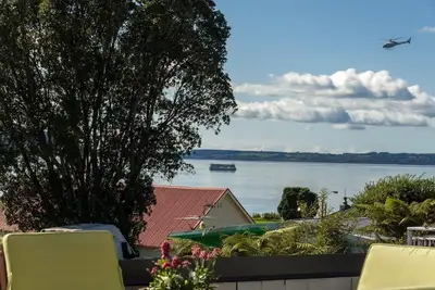 Image de Centre-ville 3bdm / 3 salles de bain Appartement avec vue sur le lac Ă la vapeur glorieuse