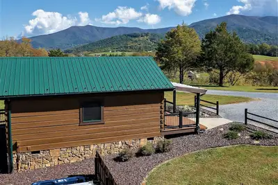 Image de Hawksbill Retreat Cabin 7 Hot Tub Mountain Views Fishing Pond Luray
