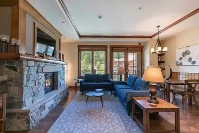 Image de 2 chambres à pied de la randonnée et du village amusant, près du lac Tahoe