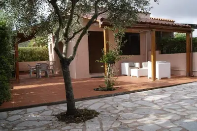 Image de Beau studio rénové avec grand espace extérieur exclusif! seulement 500 mt. de la plage de Palau.