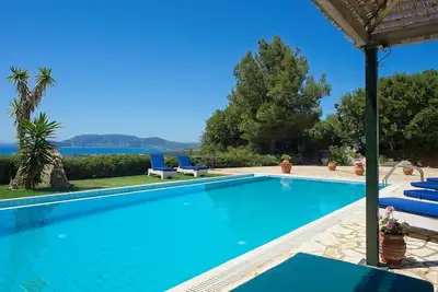 Image de Exceptional villa with panoramic sea views. Secluded & convenient Large pool
