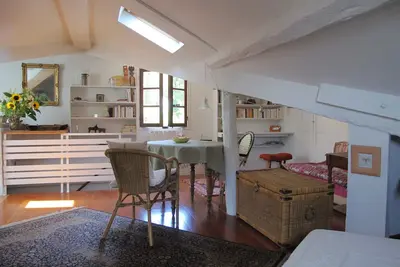 Image de charmant studio mansardé au centre d'aix-en-provence