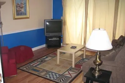 Image de Abordable, familial 2br 1 & 1/2 ba condo dans la plage complexe avec piscine.