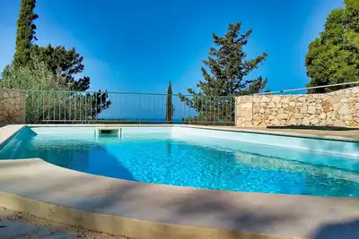 Image de Boutique boutique chalet en pierre avec piscine privée, idéal pour un couple de lune de miel