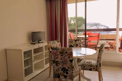 Image de Vacances Avec Vue Mer. Climatisation. Wifi. Ă 5 minutes Ă pied de la crique.