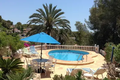 Image de Belle villa avec piscine, Seaviews, paisible et privé. 3 min de la plage