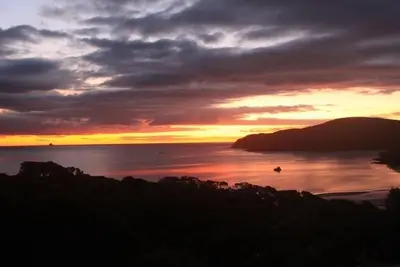 Image de Superbes vues sur le port de Tryphena et le golfe d'Hauraki