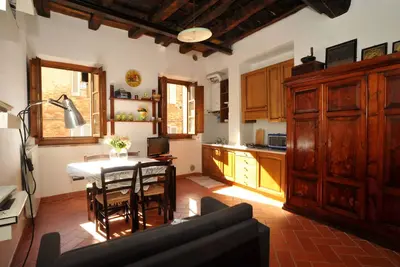 Image de Un appartement romantique de deux pièces dans l'enceinte médiévale demande un prix spécial de 3 à 4 lits