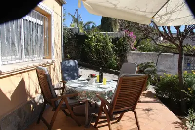 Charmant appartement entouré d'un jardin méditerranéen luxuriant