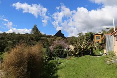 Image de Cottage niché dans la brousse vêtu Coromandel Ranges