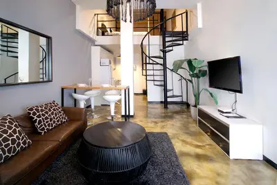 Image de Loft élégant à 2 niveaux @ Jongno / Snuh - D309
