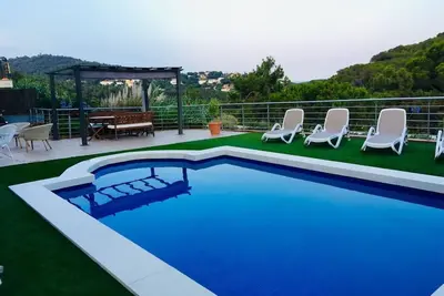 Image de Moderne Et Belle Maison De Vacances Au Calme Pour 10 Personnes  Plage  2 Km.