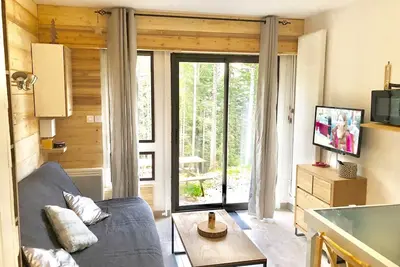 Image de Location studio praloup 1600 au pied de la forêt 4 personnes rez jardin