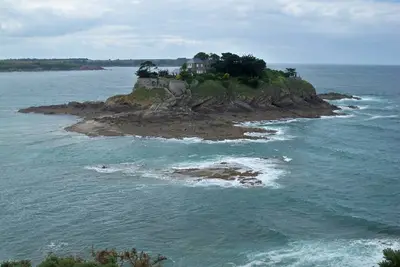 Image de Maisonnette dans jardin, 150 m de la plage