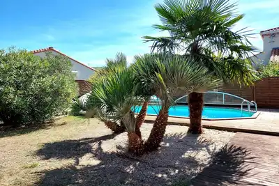 Image de Maison familiale avec piscine chauffée et aire de jeux privé