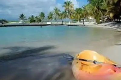 Image de T3 tout confort avec piscine et plage