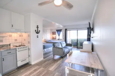 Image de Ancre sur le 23e Bayside Condo