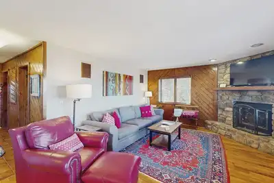 Image de Condo avec vue sur la montagne avec de belles boiseries et un grand balcon privé