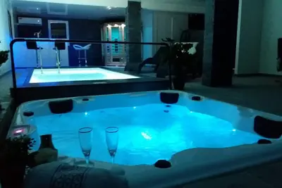Image de Chalet 13 pl, 6 ch, piscine int chauffée privée, Spa int, Sauna PYRÉNÉES