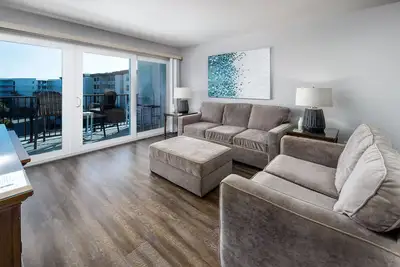 Image de \"Unité d'avoine de mer 609\" Récemment rénové 2 chambres, 2 salles de bain! Gulf Coast Beauty! ! Vues partielles!