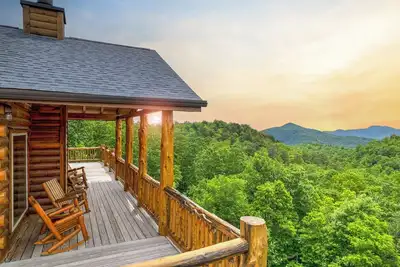 Image de Timber Ridge / Vue Sur La Montagne À Longue PORTÉE / Hot Tub / Salle De Jeu / Pet Friendly