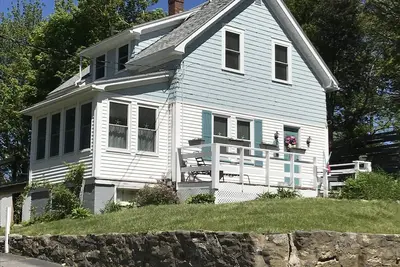 Image de Maison récemment rénovée - À distance de marche de tout!