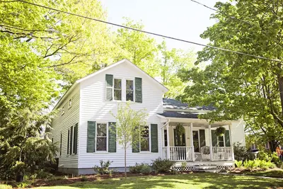 Image de Hilltop Cottage - Récemment rénové au cœur de Saugatuck - Emplacement, emplacement!
