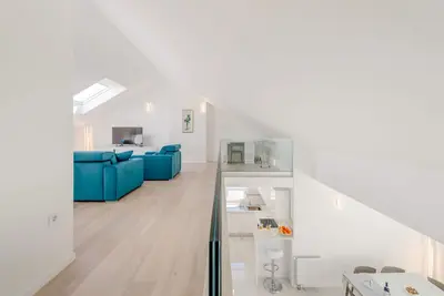 Appartement de trois chambres avec le balcon et la vue sur le mer Split (A-17539-a)