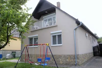 Image de Maison de vacances avec WiFi, terrasse et climatisation