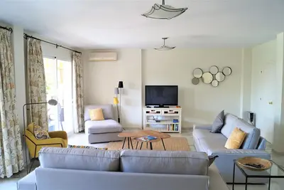 Image de Grande Villa, jardin avec piscine, jacuzzi, 5 chambres, jusqu a 10 personnes