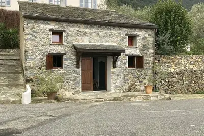 Image de Loue charmante Casuccia en pierre dans un village typique Corse